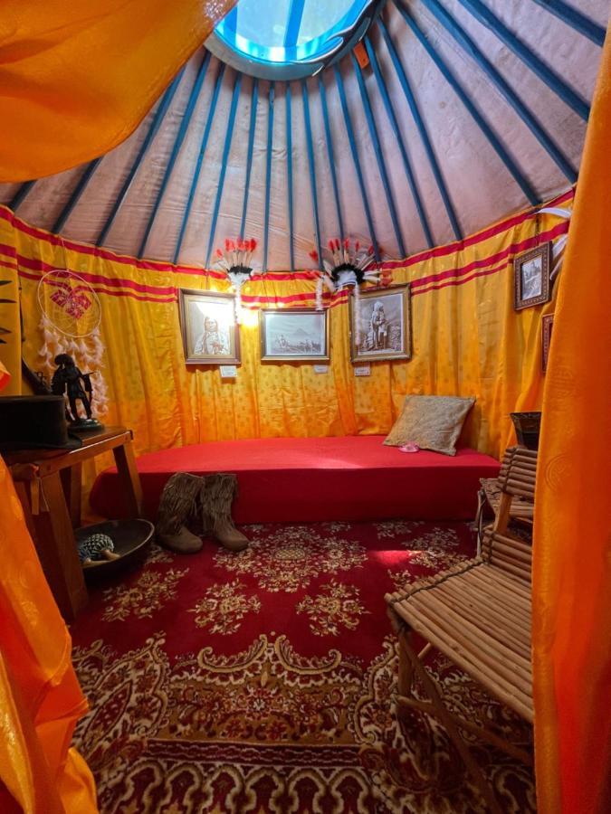 Crazy Lounge Bnb Aigle Exteriör bild