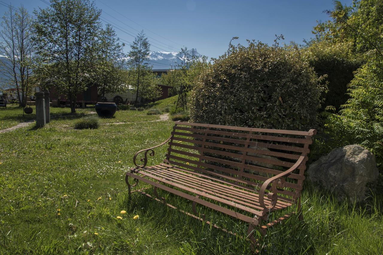 Crazy Lounge Bnb Aigle Exteriör bild