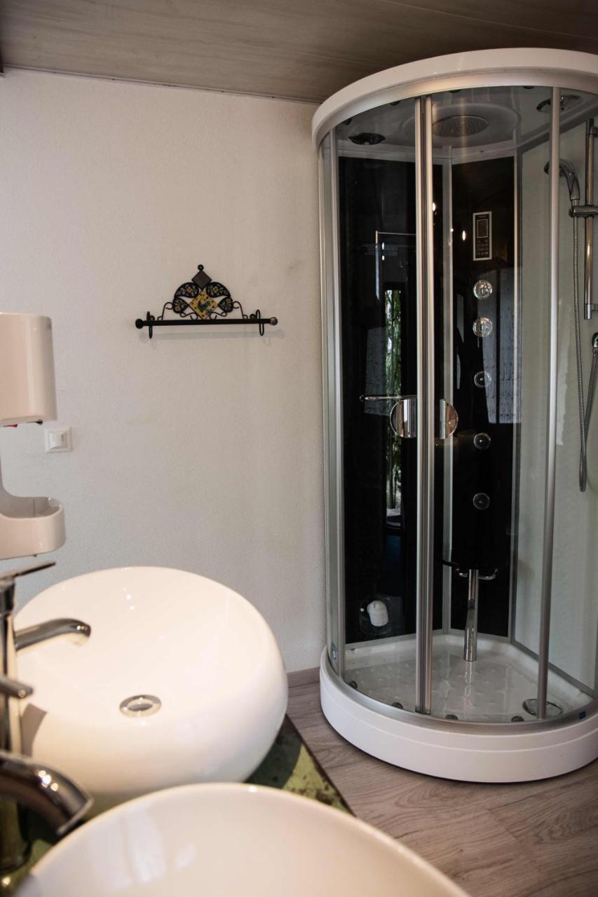 Crazy Lounge Bnb Aigle Exteriör bild